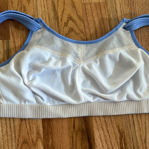 Moving Comfort Sport’s Bra—40C - Picture 4 of 4